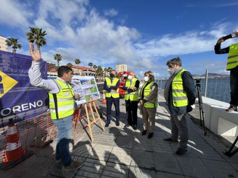 Antonio Morales en la Avenida Marítima con concejales de Las Palmas de Gran Canaria