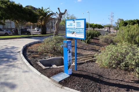 Adeje instala un dispensador de agua desalada en el parque El Galeón / CanariasNoticias.es