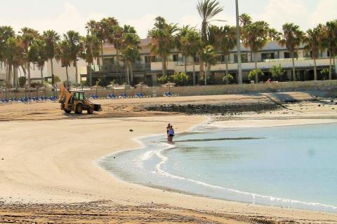 Actuación en la playa de El Castillo en Antigua (Fuerteventura) / CanariasNoticias.es 