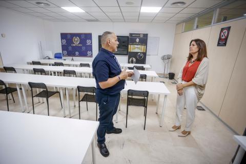 Carmen Hernández visita la academia de formación Cepcan / CanariasNoticias.es