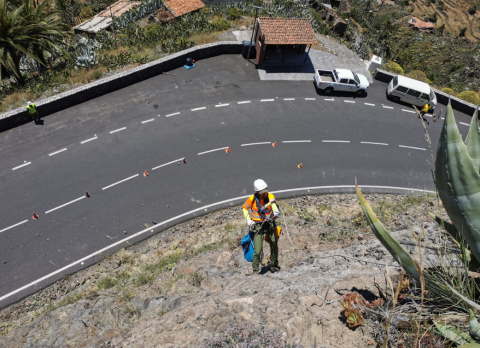 Eliminación de especies vegetales invasoras en La Gomera / CanariasNoticias.es Eliminación de especies vegetales invasoras en La Gomera / CanariasNoticias.es