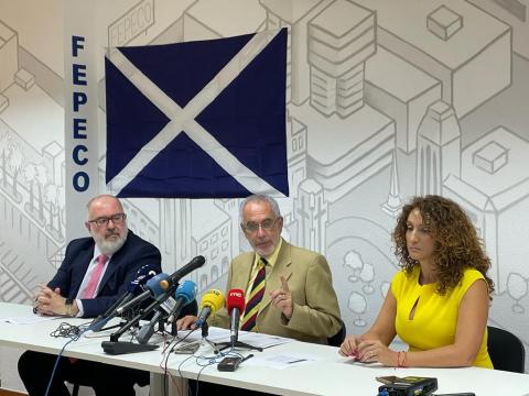 Pedro Alfonso, presidente CEOE-Tenerife; Oscar Izquierdo, presidente de FEPECO y Sonia Hernández, vicepresidenta de FEPECO Pedro Alfonso, presidente CEOE-Tenerife; Oscar Izquierdo, presidente de FEPECO y Sonia Hernández, vicepresidenta de FEPECO