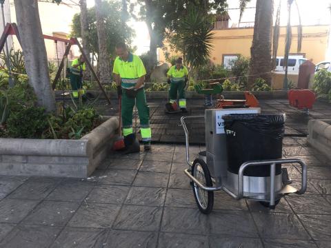 Limpieza de choque en el barrio de Lomo Blanco en Telde / CanariasNoticias.es 