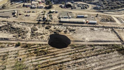 El sumidero de 36,5 metros cerca de una mina de cobre junto a la ciudad de Tierra Amarilla, Chile, el 1 de agosto de 2022.