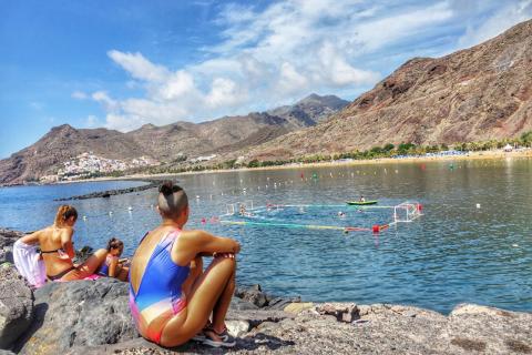 Campo flotante de waterpolo en la playa de Las Teresitas / CanariasNoticias.es