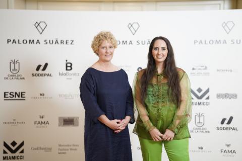 La diseñadora Paloma Suárez con la consejera Raquel Díaz / CanariasNoticias.es 