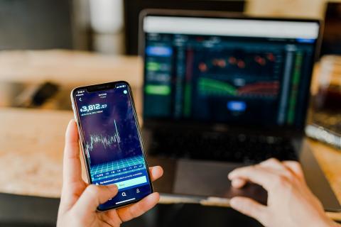 / Austin Distel (Unsplash) BBanc Opiniones - Trading social sin esfuerzo