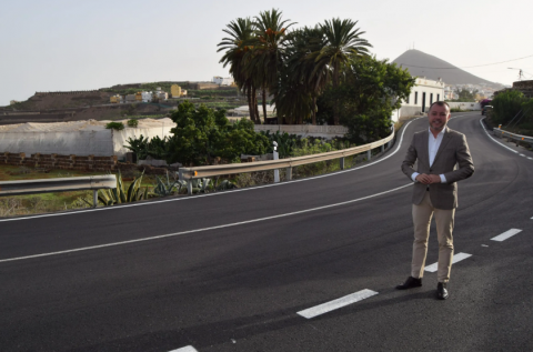 Teodoro Sosa visita las obras de reasfaltado / CanariasNoticias.es Teodoro Sosa visita las obras de reasfaltado / CanariasNoticias.es