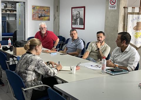 Pepa Luzardo y Ángel Sabroso con el Comité de Empresa de Guaguas Municipales