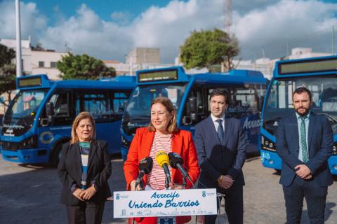 Arrecife incorpora tres micro guaguas 100% eléctricas / CanariasNoticias.es Arrecife incorpora tres micro guaguas 100% eléctricas / CanariasNoticias.es