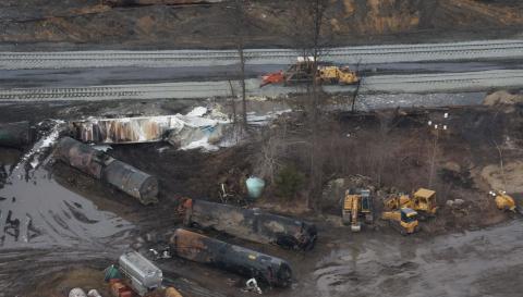 Vista aérea del descarrilamiento de un tren que contenía cloruro de vinilo en East Palestine, Ohio