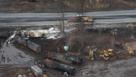 Vista aérea del descarrilamiento de un tren que contenía cloruro de vinilo en East Palestine, Ohio Vista aérea del descarrilamiento de un tren que contenía cloruro de vinilo en East Palestine, Ohio