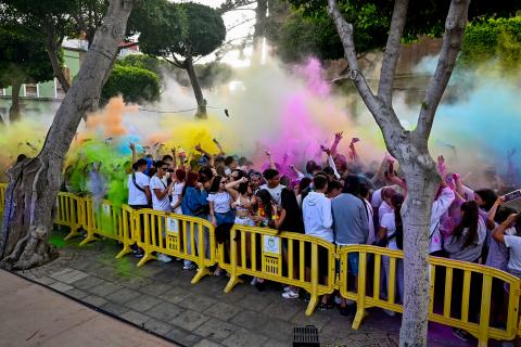 Fiesta de polvos holi en Gáldar / CanariasNoticias.es 