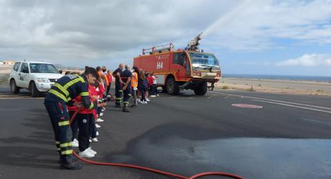 Visita de escolares al Aeropuerto de Fuerteventura / CanariasNoticias.es 