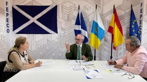 Oscar Izquierdo con su equipo de trabajo (FEPECO) / CanariasNoticias.es Oscar Izquierdo con su equipo de trabajo (FEPECO) / CanariasNoticias.es