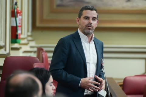 Lucas Bravo de Laguna en el Parlamento de Canarias / CanariasNoticias.es 