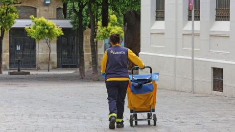 Trabajador de Correos / CanariasNoticias.es Trabajador de Correos / CanariasNoticias.es