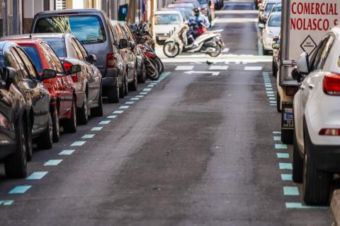 Aparcamientos de Zona Azul en la calle Canalejas / CanariasNoticias.es 