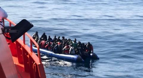 Salvamento Marítimo rescata una patera Salvamento Marítimo rescata una patera