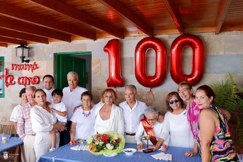 Domitila Padrón de Tías cumple 100 años / CanariasNoticias.es Domitila Padrón de Tías cumple 100 años / CanariasNoticias.es