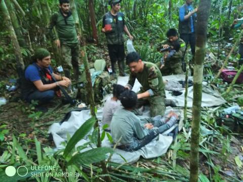 Encontrados con vida los 4 niños desaparecidos en la selva colombiana Encontrados con vida los 4 niños desaparecidos en la selva colombiana