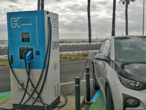 Punto de recarga eléctrica para vehículos en Gran Canaria / CanariasNoticias.es