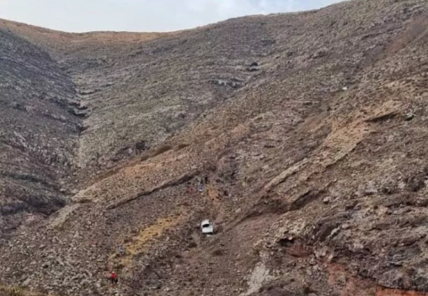 Vehículo precipitado en el barranco / CanariasNoticias.es 