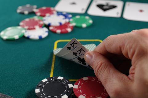 / Michał Parzuchowski (Unsplash) jugador de poker
