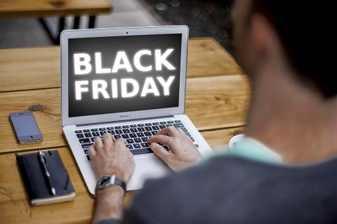/ un-perfekt (Pixabay) Black Friday