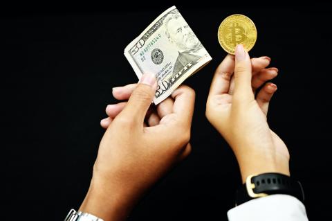 / Kanchanara (Unsplash) Diferencias entre el mercado financiero tradicional y los nuevos mercados de criptodivisas