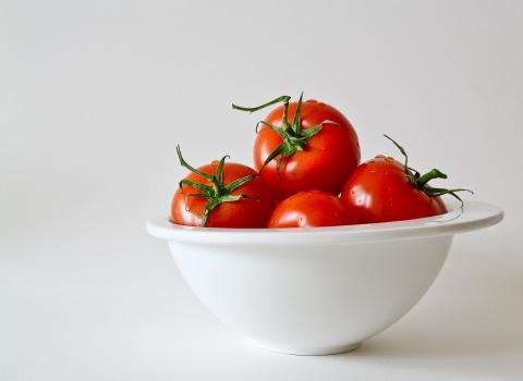 / Anelka (Pixabay) Bol con tomates