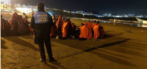 Cayuco en la Playa del Inglés/ canariasnoticias.es