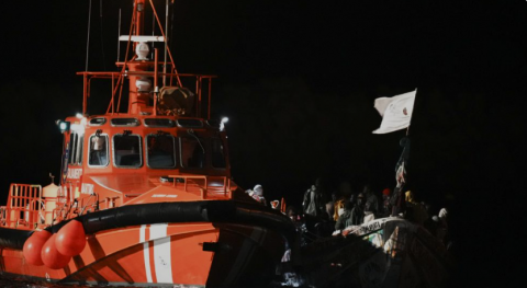 Salvamento Marítimo rescata una patera Salvamento Marítimo rescata una patera