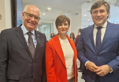 Oscar Izquierdo con Isabel Rodríguez y Pedro Fernández Oscar Izquierdo con Isabel Rodríguez y Pedro Fernández
