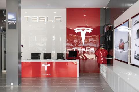 / Screen post (Unsplash) Tienda Tesla