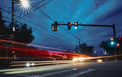 / Mark Boss (Unsplash) Semáforos en una calle