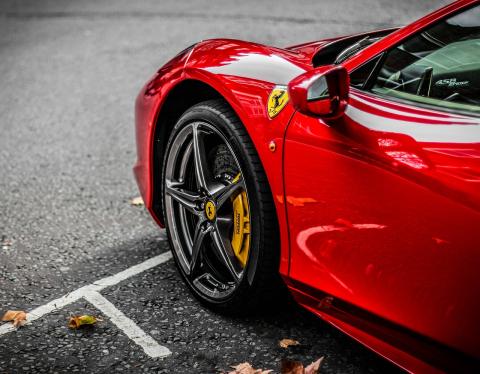 / Toby Parsons (Pixabay) Coche Ferrari