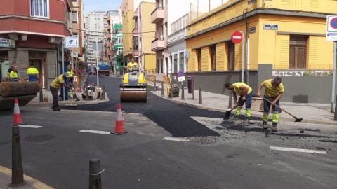 Obras en el saneamiento en la calle Pi y Margall Obras en el saneamiento en la calle Pi y Margall