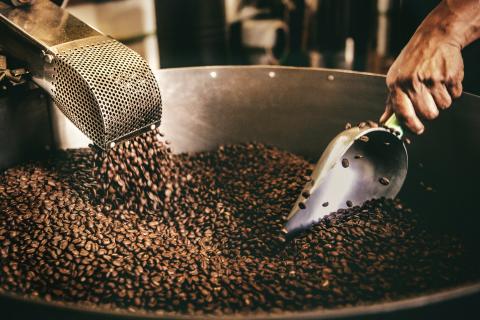 / Tim Mossholder (Unsplash) granos de café