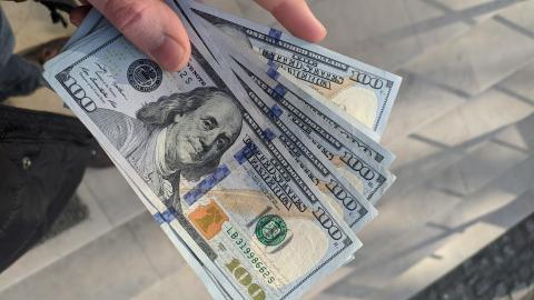 / Frederick Warren (Unsplash) Billetes de dólar