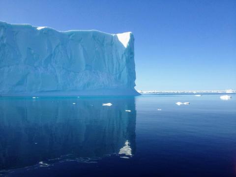 / Christian Pfeifer (Unsplash) Iceberg