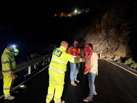 Desprendimiento de rocas bloquea acceso a la zona alta de Valsequillo/ canariasnoticias.es