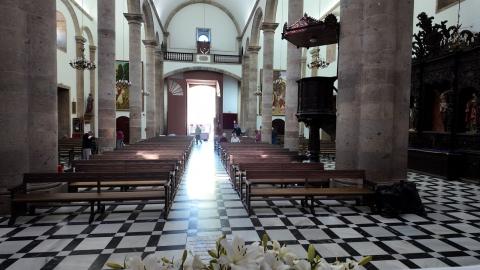 Renovación de bancos de la Iglesia